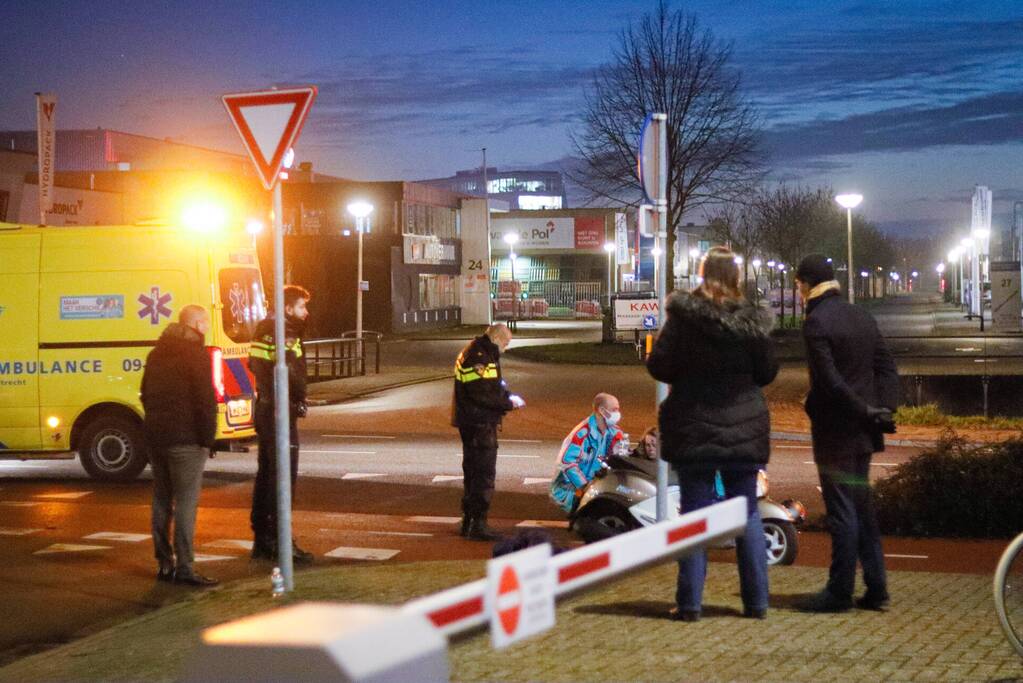 Scooterrijdster gewond bij aanrijding