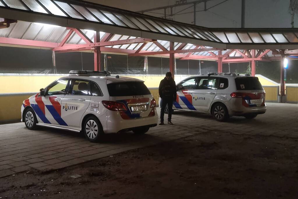 Vijf personen onder schot uit trein gehaald op treinstation