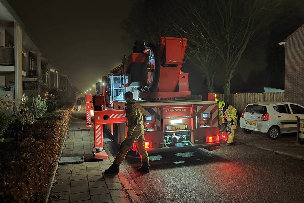 Brand in schoorsteen van woning