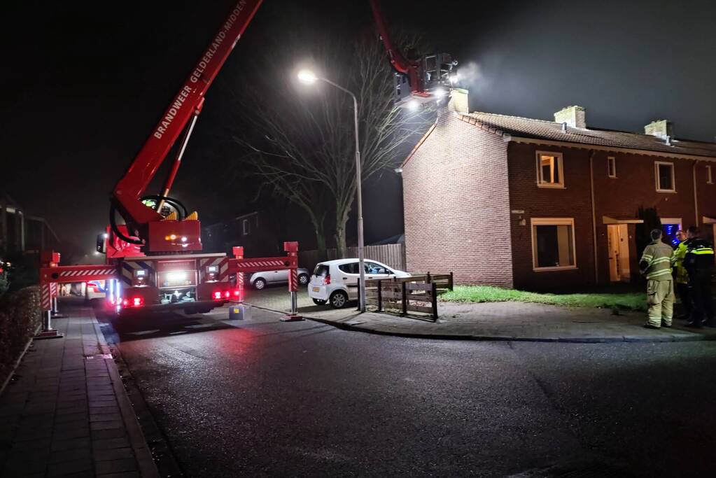 Brand in schoorsteen van woning