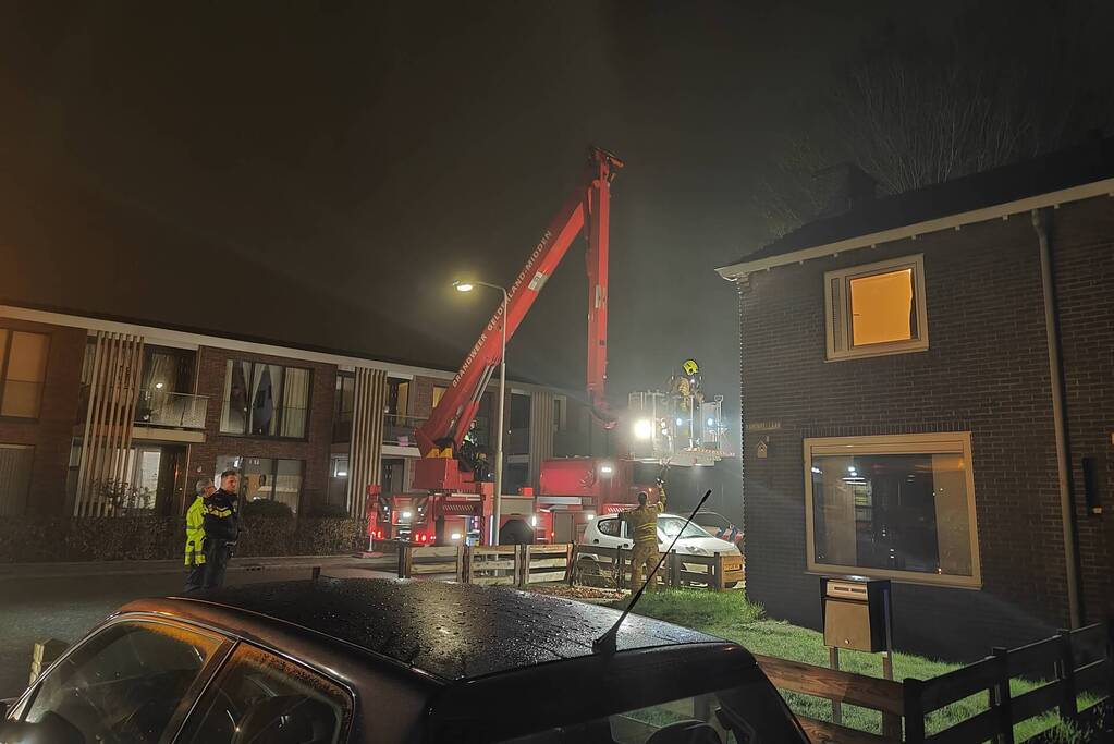 Brand in schoorsteen van woning
