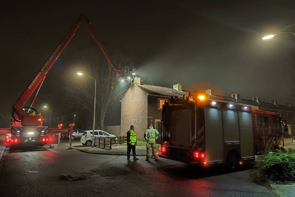 Brand in schoorsteen van woning