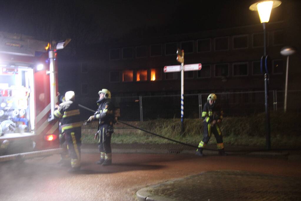 Forse brand in leegstaand kantoorpand