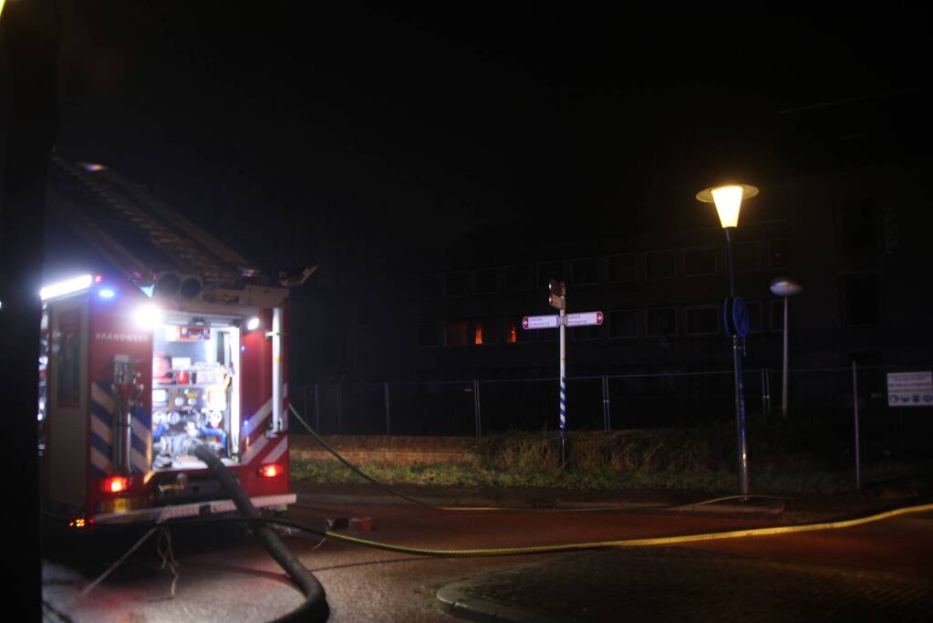 Forse brand in leegstaand kantoorpand