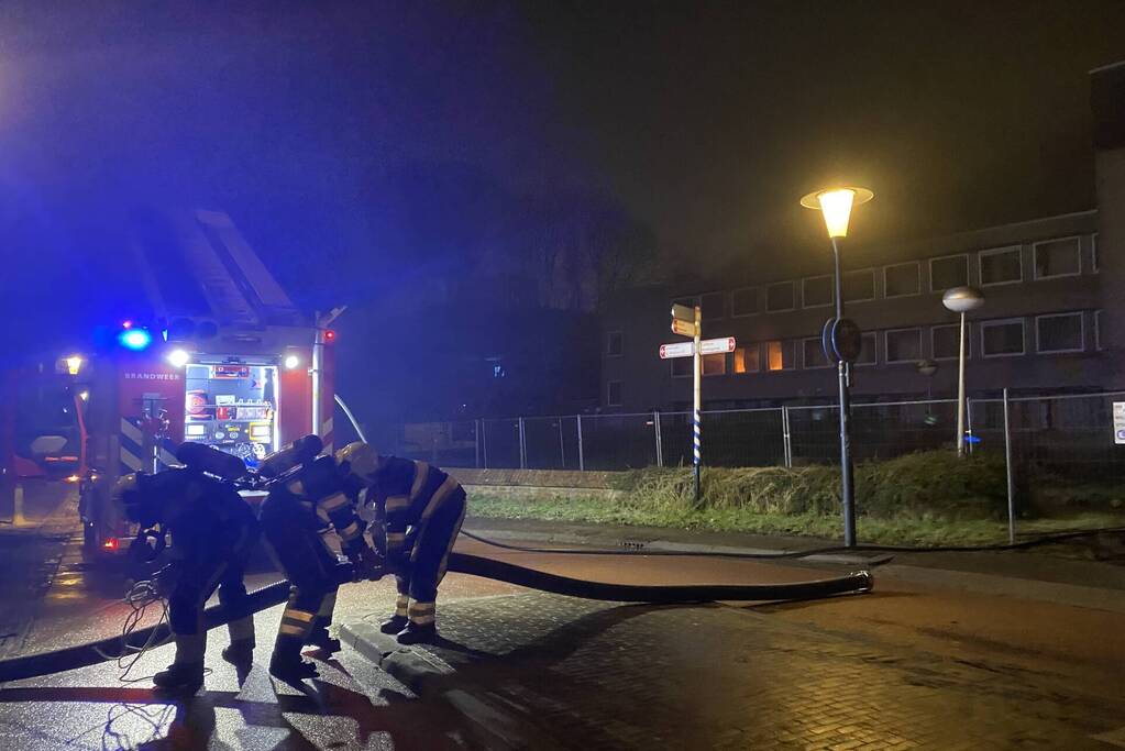 Forse brand in leegstaand kantoorpand