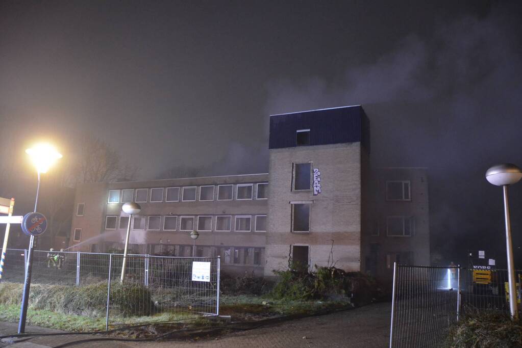 Forse brand in leegstaand kantoorpand