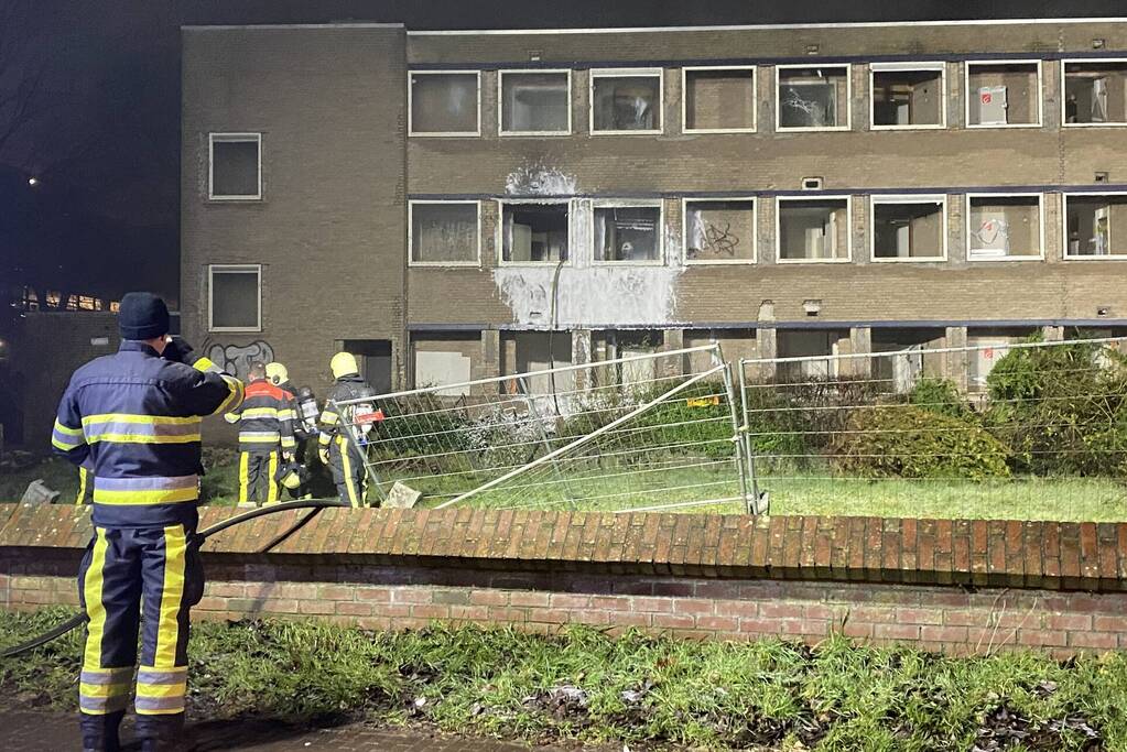 Forse brand in leegstaand kantoorpand