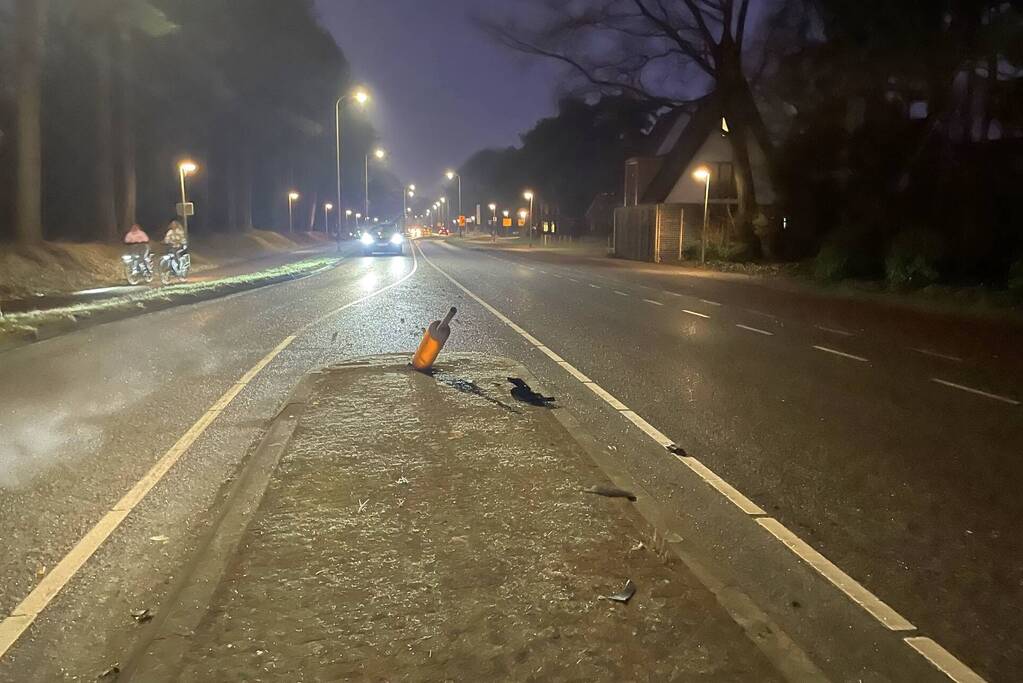 Automobilist verliest macht over het stuur en vliegt over vluchtheuvel