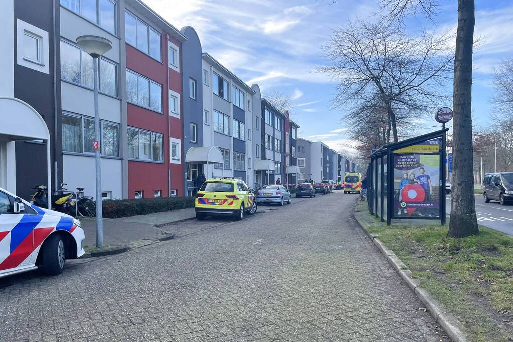 Een gewonden en dode bij steekpartij in woning