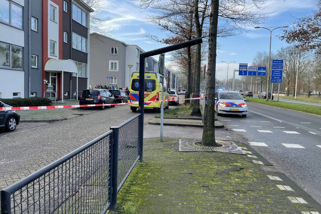 Een gewonden en dode bij steekpartij in woning