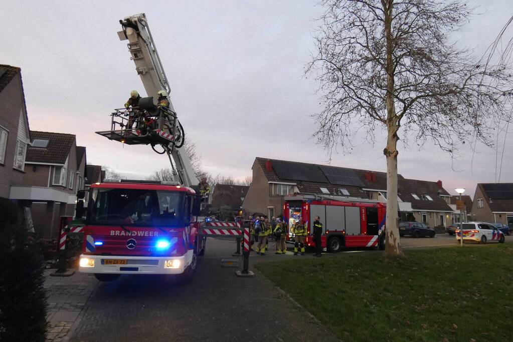 Brand in schoorsteen van woning