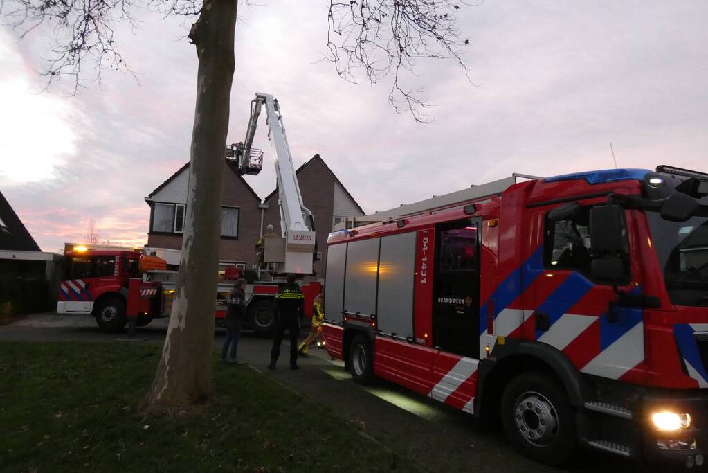 Brand in schoorsteen van woning