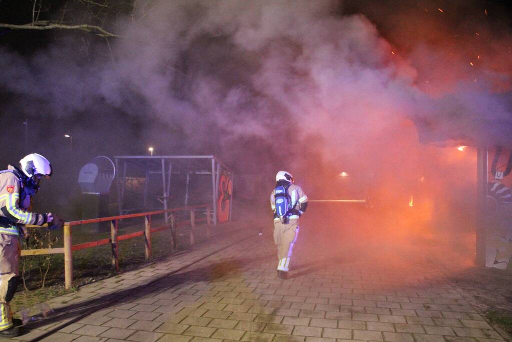 Veel rook en vuur bij jongerencentrum