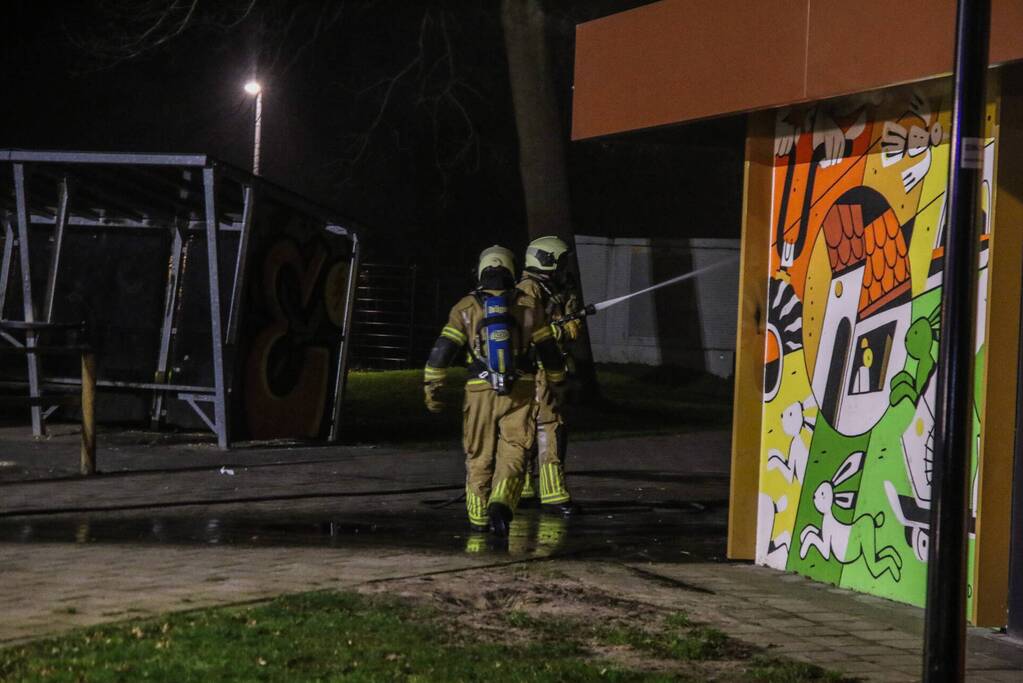 Veel rook en vuur bij jongerencentrum