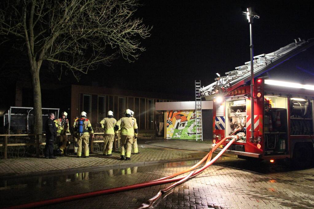 Veel rook en vuur bij jongerencentrum