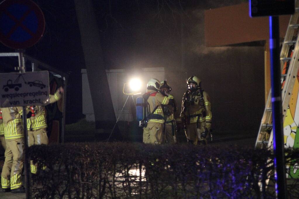Veel rook en vuur bij jongerencentrum