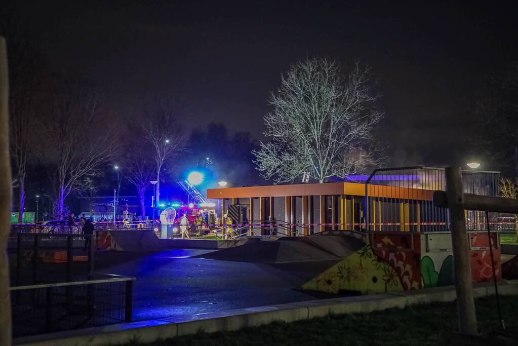 Veel rook en vuur bij jongerencentrum