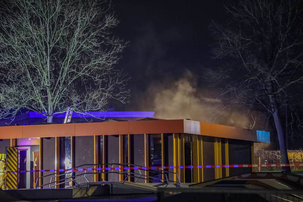 Veel rook en vuur bij jongerencentrum