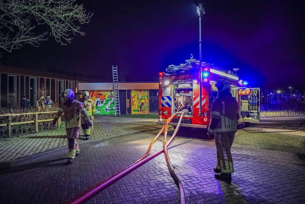 Veel rook en vuur bij jongerencentrum