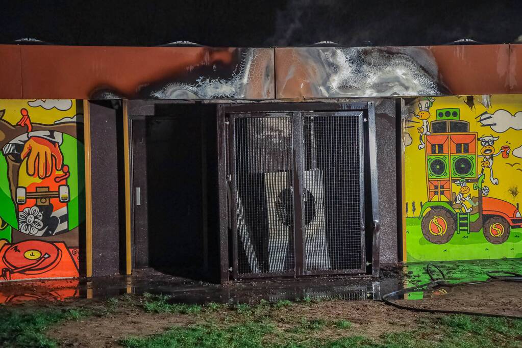 Veel rook en vuur bij jongerencentrum