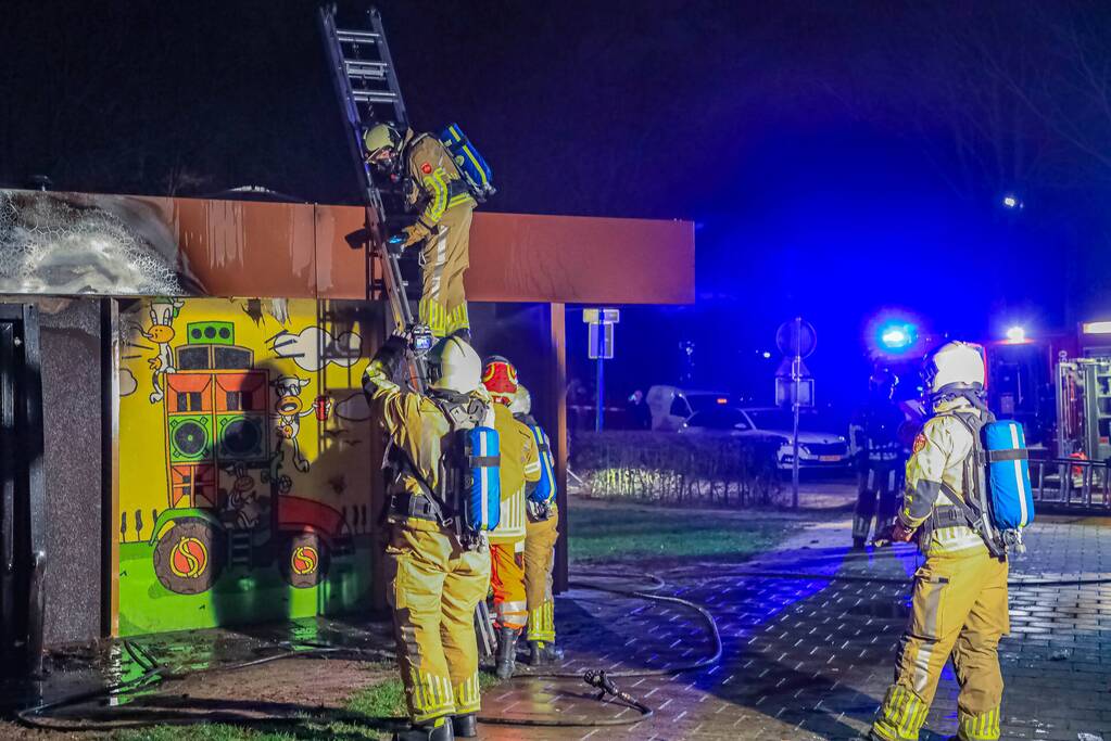 Veel rook en vuur bij jongerencentrum
