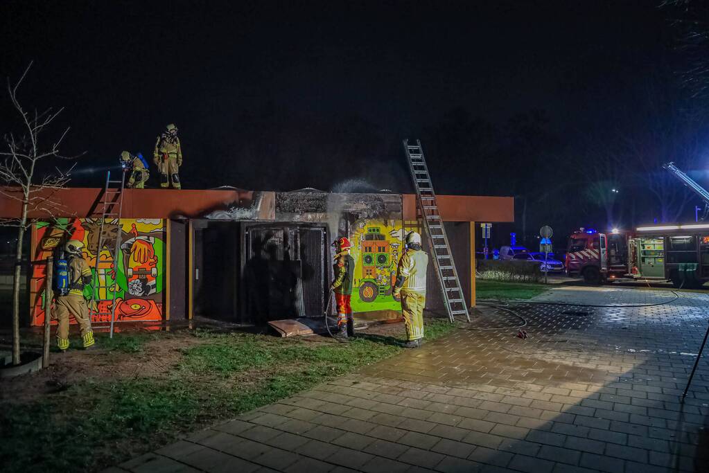 Veel rook en vuur bij jongerencentrum