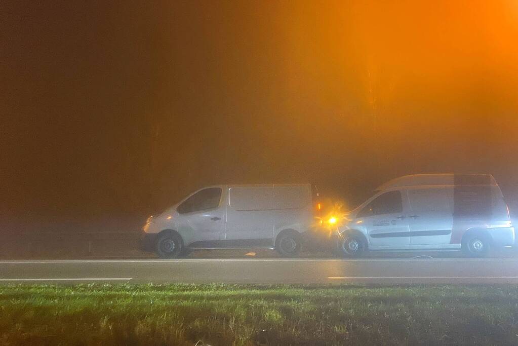 Twee bestelbussen betrokken bij kop-staart botsing