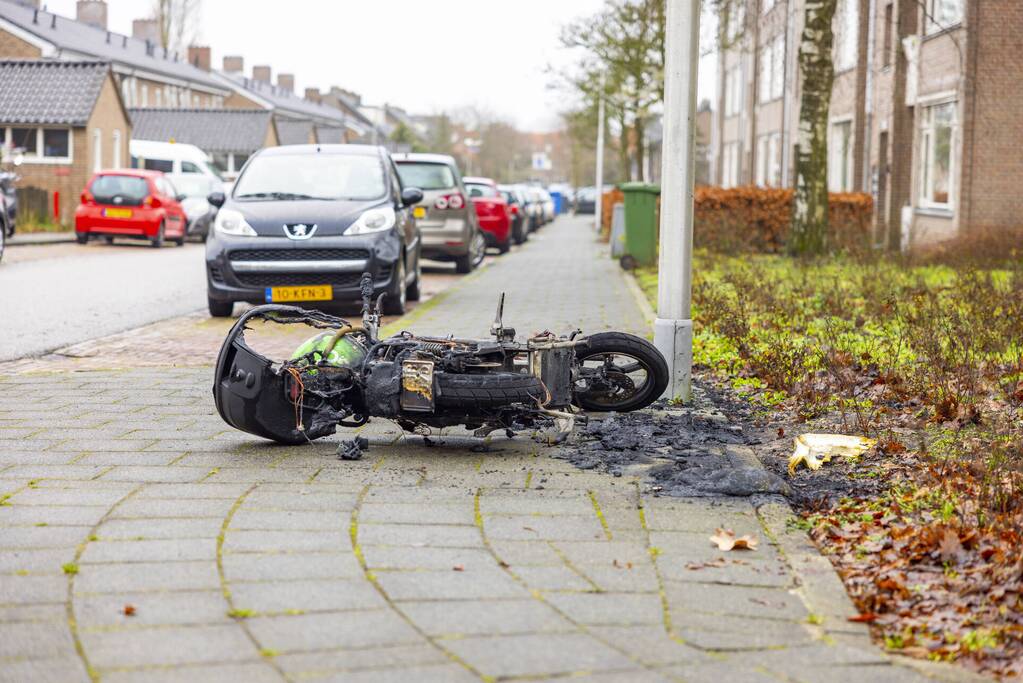 Opnieuw gaat een deelscooter van Go Sharing in vlammen op