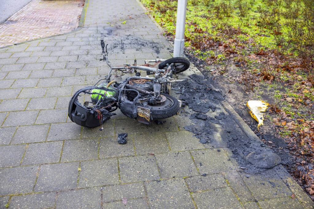 Opnieuw gaat een deelscooter van Go Sharing in vlammen op