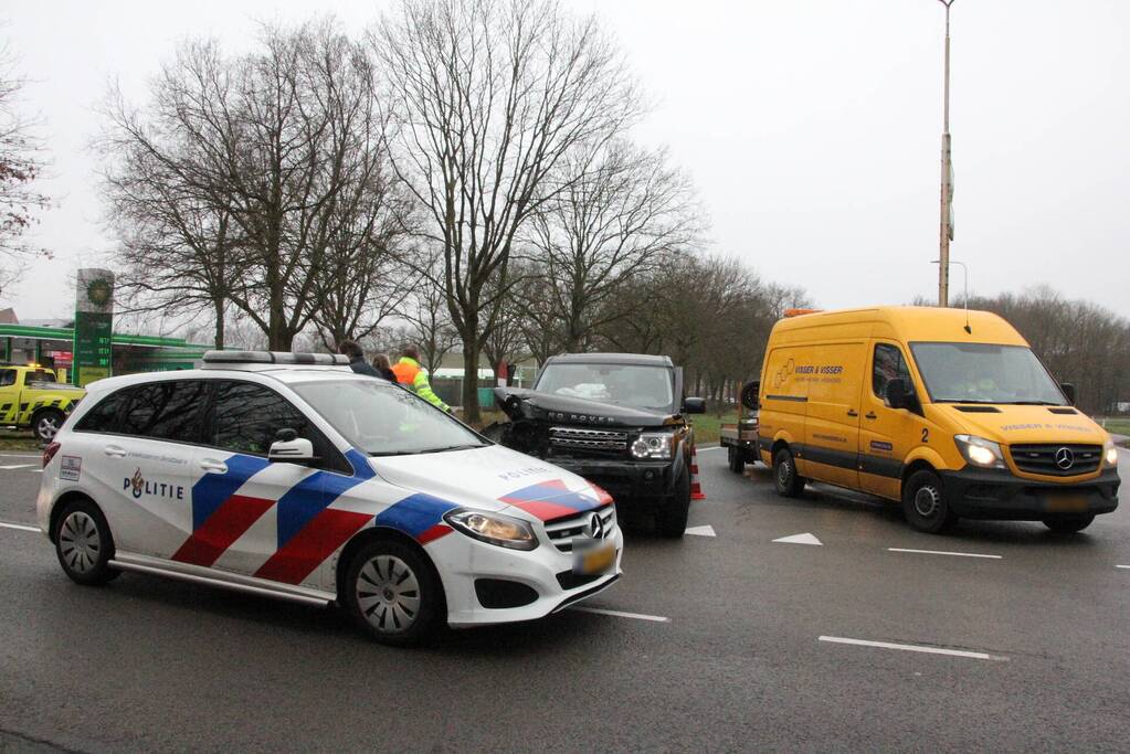 Range Rover flink beschadigd bij aanrijding