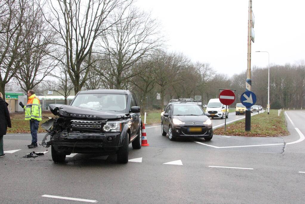 Range Rover flink beschadigd bij aanrijding