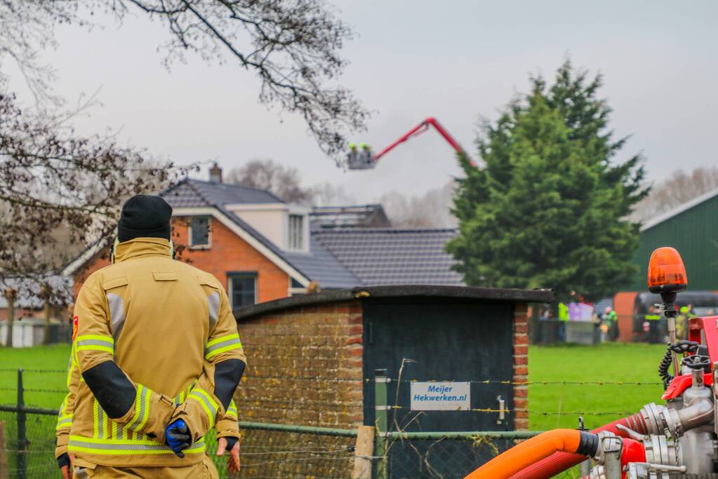 Schuur woonboerderij brandt volledig uit