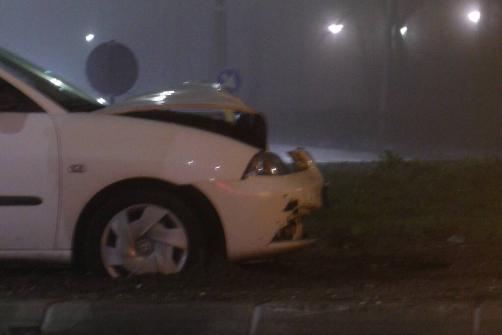 Auto in sloot na ongeval