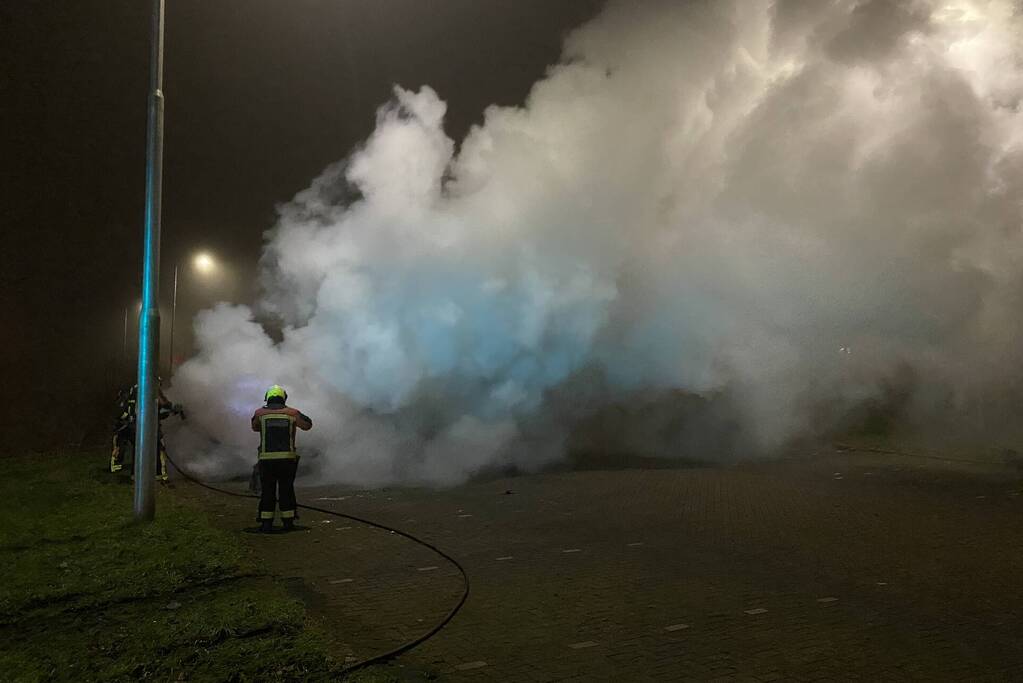 Flinke rookontwikkeling door brand in personauto