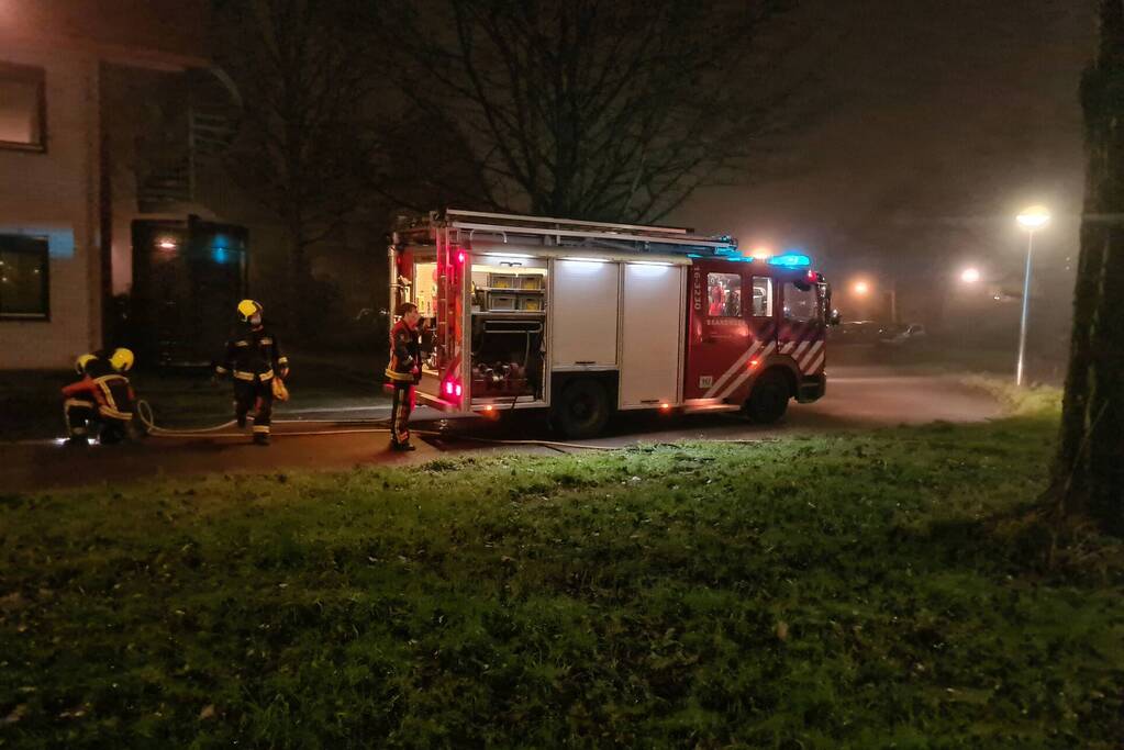 Flinke rookontwikkeling door brand in personauto