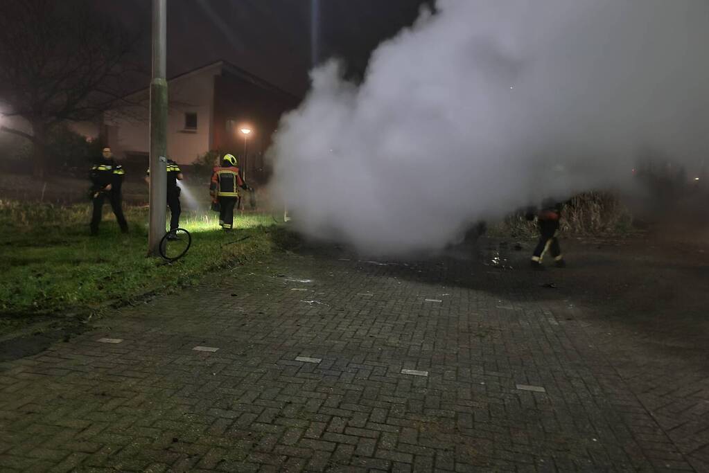 Flinke rookontwikkeling door brand in personauto