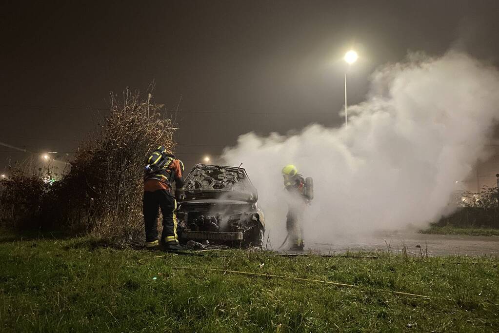 Flinke rookontwikkeling door brand in personauto