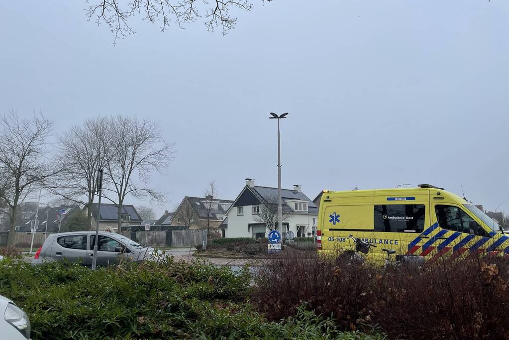 Fietsster aangereden op rotonde