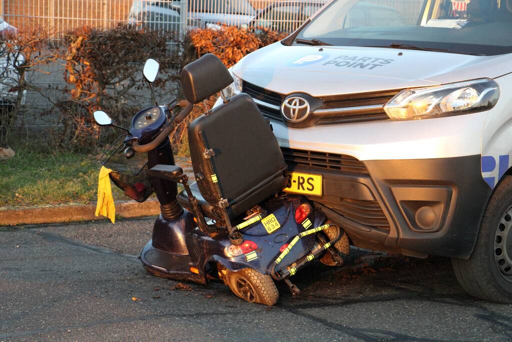 Persoon op scootmobiel gewond na ongeval