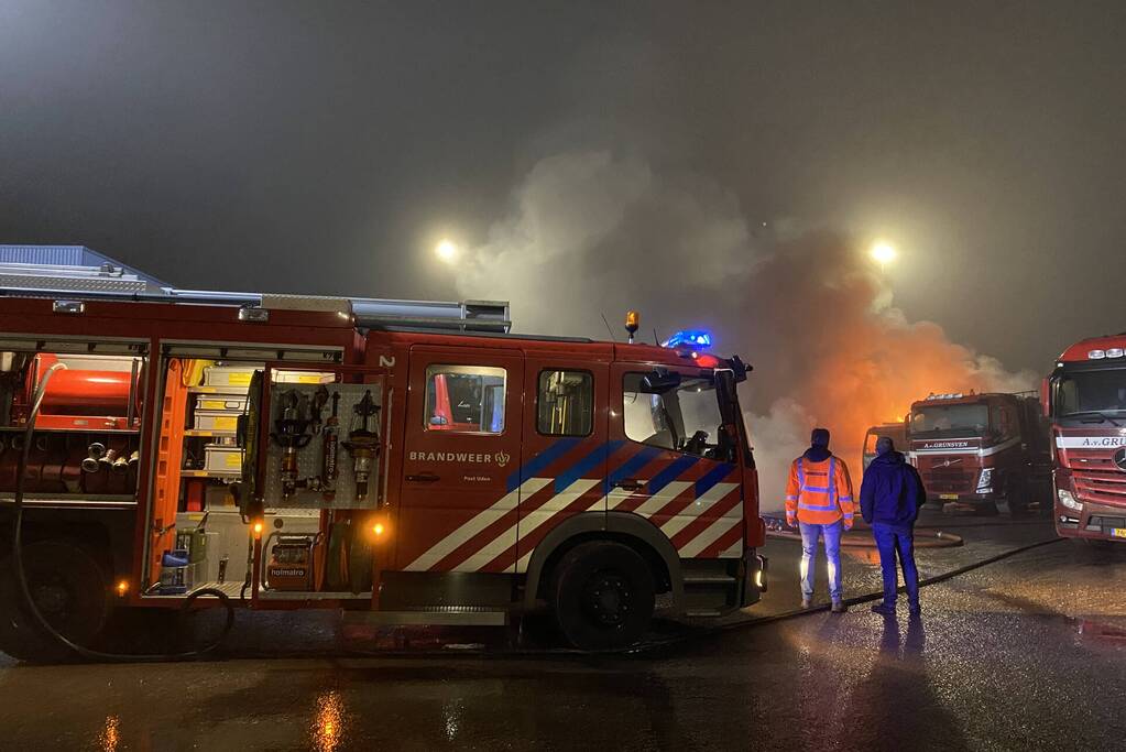 Hevige brand in vrachtwagen