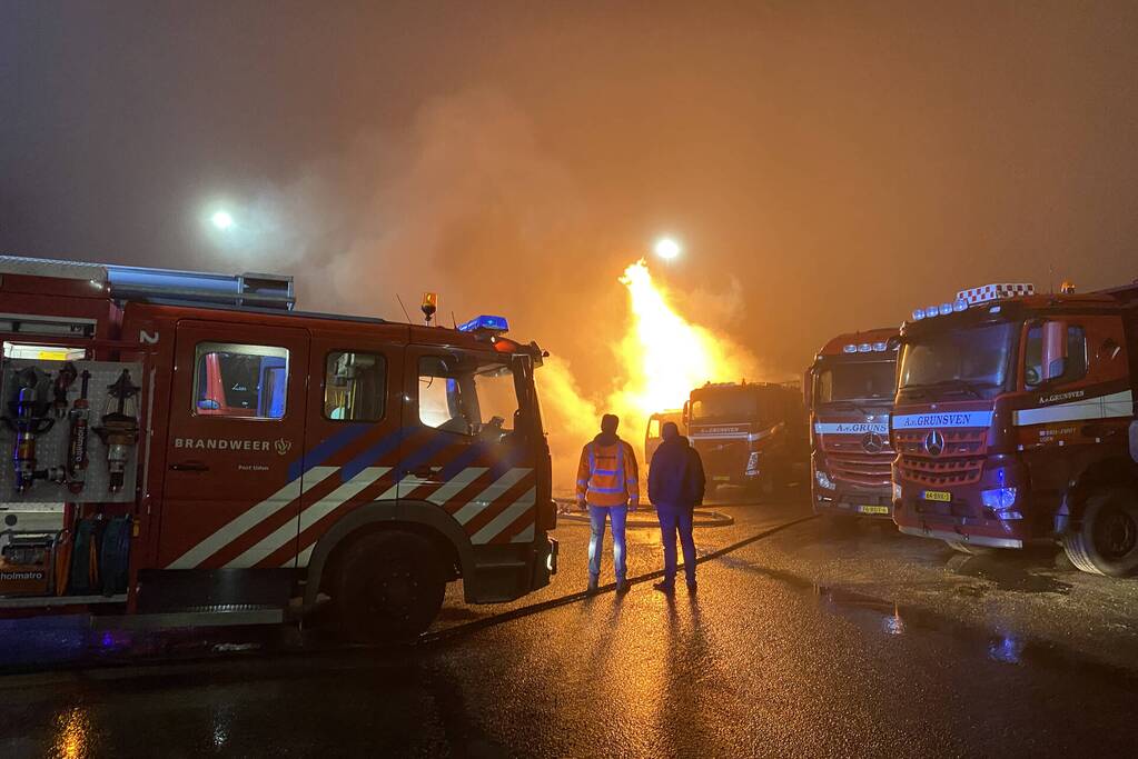 Hevige brand in vrachtwagen