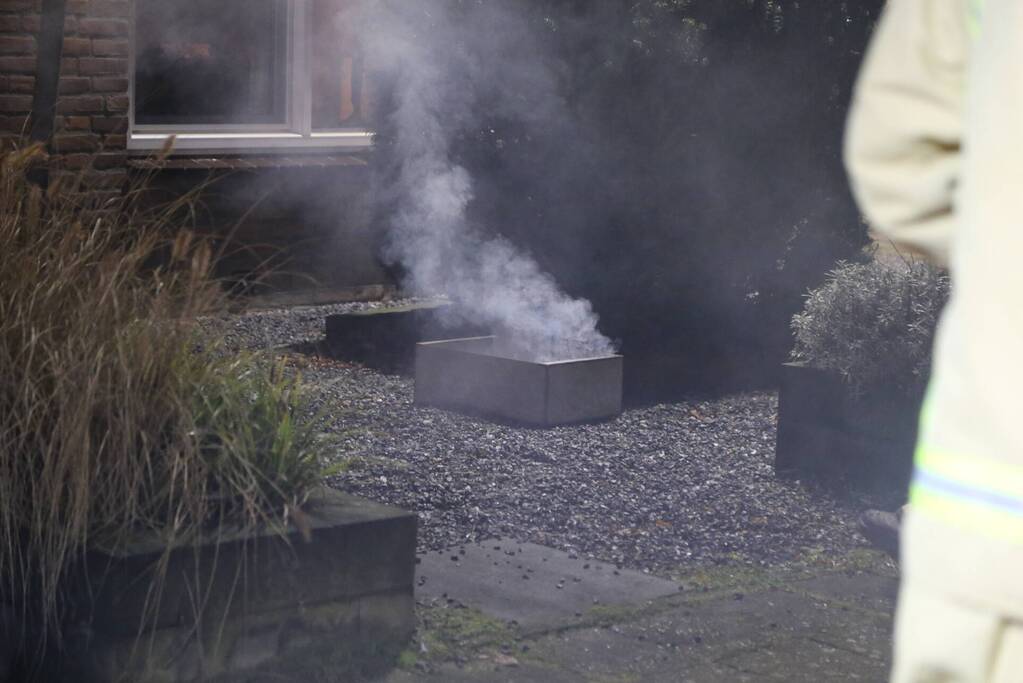 Veel rook bij schoorsteenbrand