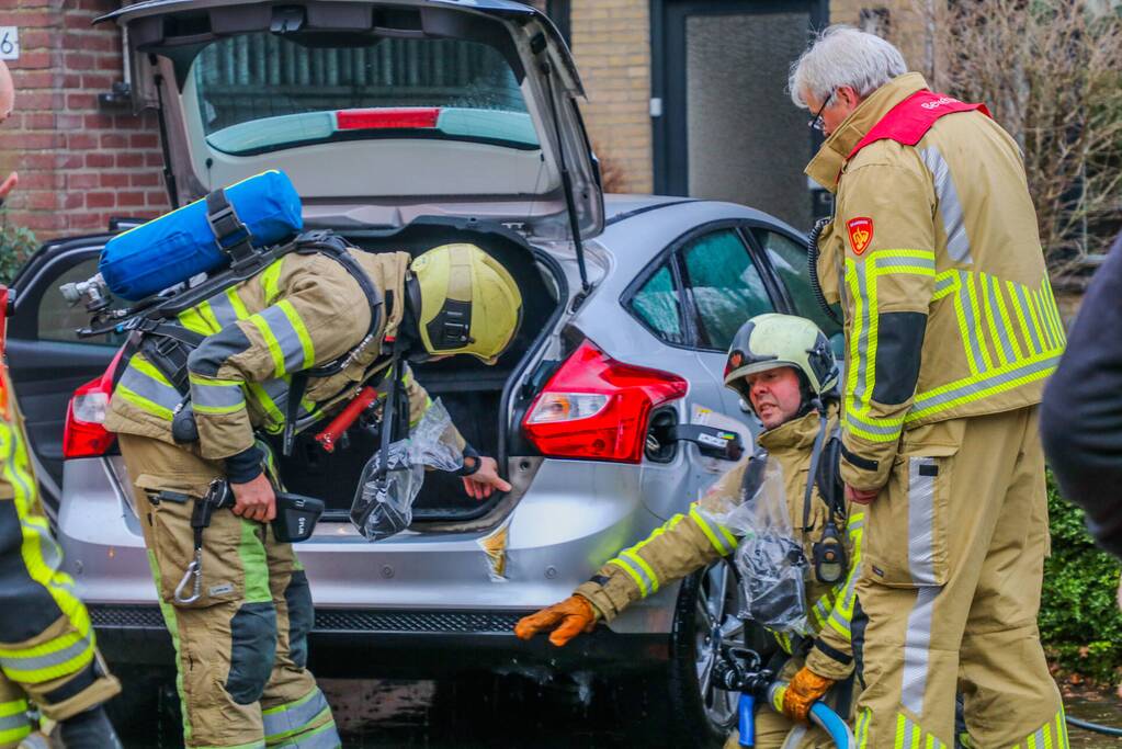 Beginnende brand in auto