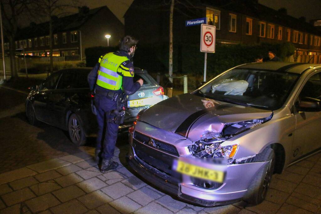 Schade bij ongeval tussen twee auto's