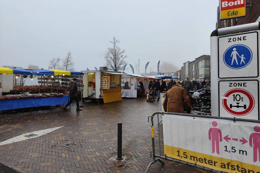 Winkels heropend onder toeziend oog van handhavers na lockdown