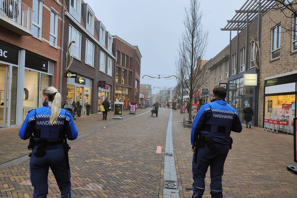 Winkels heropend onder toeziend oog van handhavers na lockdown