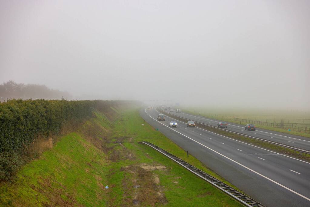 Dichte mist in midden van Nederland
