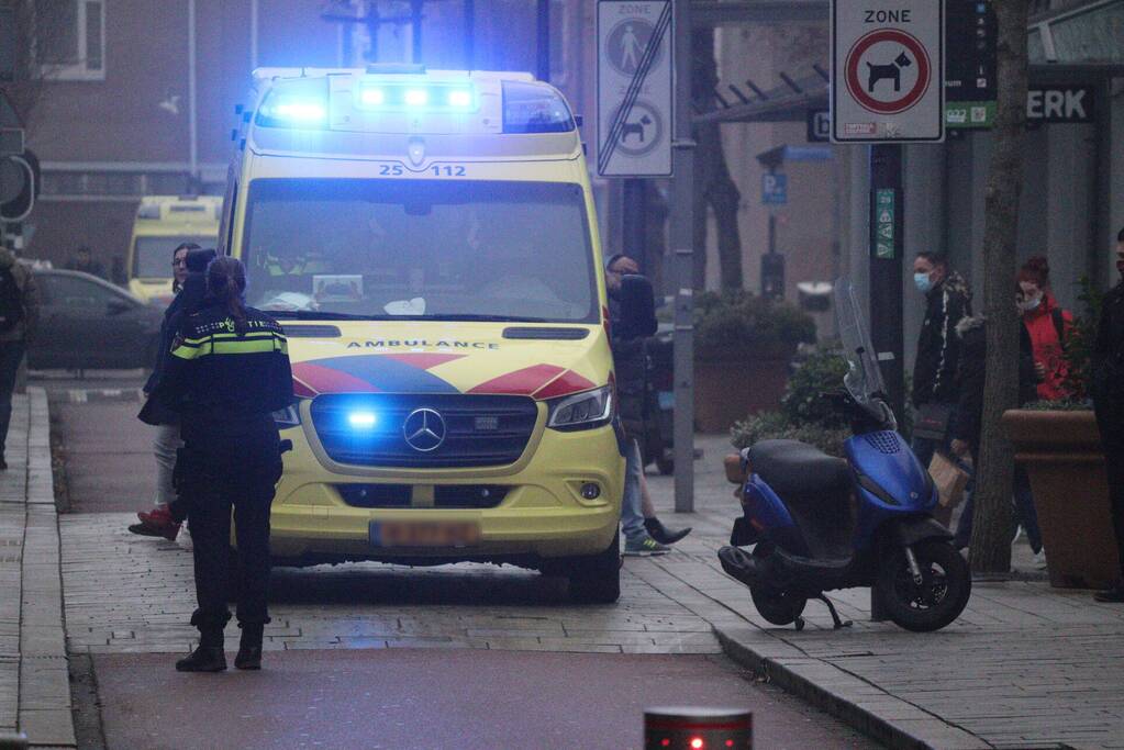 Scooterrijder en voetganger in botsing