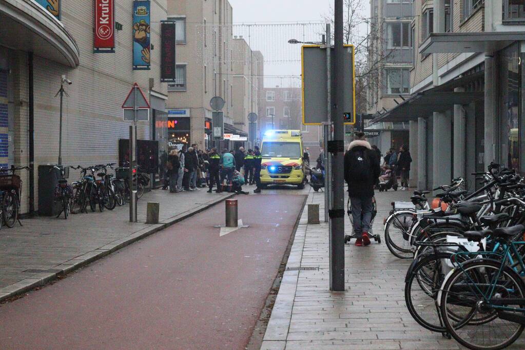 Scooterrijder en voetganger in botsing