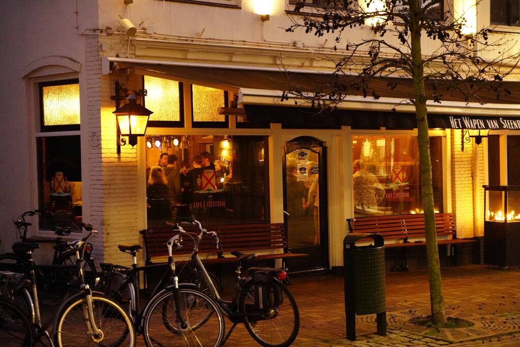 Cafés openen deuren uit protest